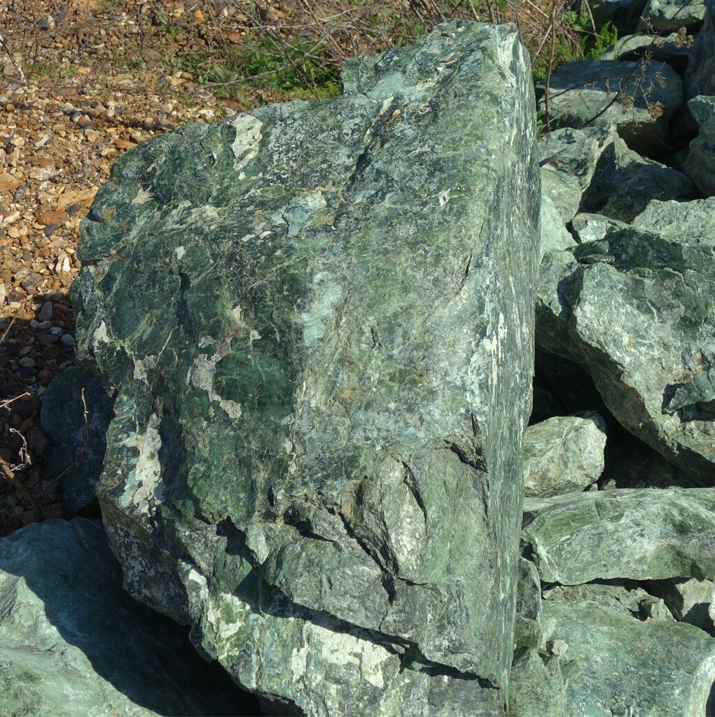 Природный камень Змеевик от производителя с доставкой по Туле